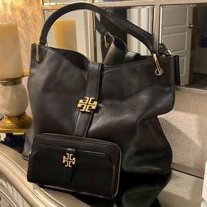 Authentic Tory Burch Large shoulder bag with magnetic flap with matching wallet